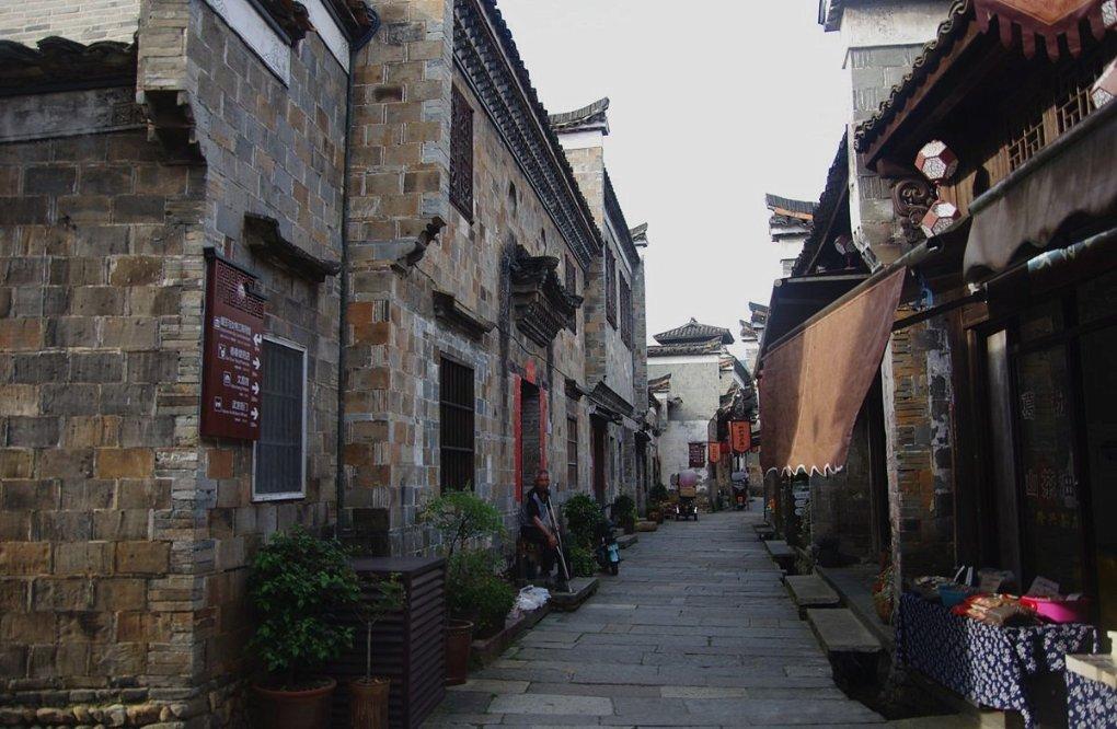 玩具店里的娃娃